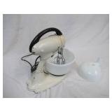 Vintage Hamilton Beach Mixer  685272 Model G with extra bowl.