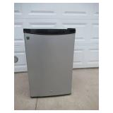 General Electric GE Mini Refrigerator SMRO4GAZACS