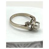 Vintage 14K White Gold and Pearl Ring (1.95 grams total weight)