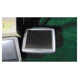 Garmin Navi 1300 and Tomtom with No cords