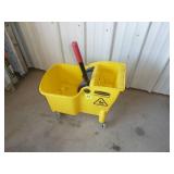 Rubbermaid Scrub Pail