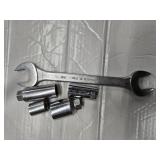 Lot of 4 Huge and specialized sockets plus Thorsen 3030 15/18 wrench (Used)