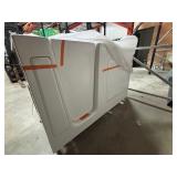 Walk In Tub with Acessories