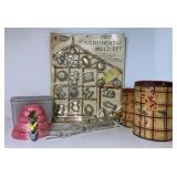 Vintage Kitchen Collectibles Bumble Bee Stacking Measuring Cups NOS HIRCO Mold Set, Canisters