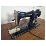 Beautiful Vintage Singer Sewing Machine - Mounted in Table - AE092773