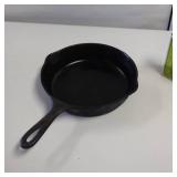 Wagner Ware Sidney 9" Cast Iron Skillet