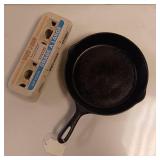 10.5 inch Cast Iron Skillet - no name