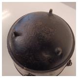 GRISWOLD #8 Cast Iron 3 legged Kettle