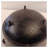 GRISWOLD #8 Cast Iron 3 legged Kettle