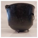 GRISWOLD #8 Cast Iron 3 legged Kettle