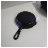 2 Wagner Ware Cast Iron Skillets