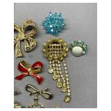 Vintage Jewelry Collection Brooch Pins Lot