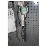 King Pin Coupler Lock and RV Lifting Device