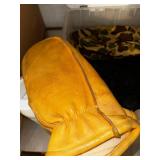 Leather Gloves & Camo Hat Bundle