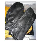 Leather Gloves & Camo Hat Bundle