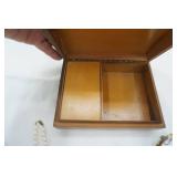 Vintage Music/Jewelry Box & Jewelry