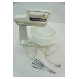 Vintage Hamilton Beach Deluxe Mixer & Bowls