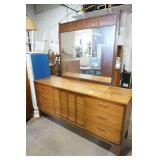 vintage dresser with mirror, Chest of Drawers