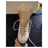 White figure skates women’s size 5 and size 8