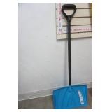 Steel Core snow shovel