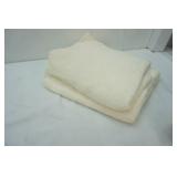 2 Bath Towels, several hand towels & washcloths (NEW/LIKE NEW)
