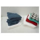 2 Bath Towels, several hand towels & washcloths (NEW/LIKE NEW)
