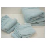 2 bath towels, 2 hand towels, 3 washcloths (NEW/LIKE NEW)