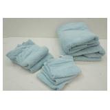 2 bath towels, 2 hand towels, 3 washcloths (NEW/LIKE NEW)