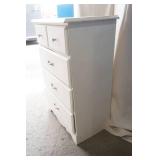 4 drawer dresser 28.5"x17"x40"
