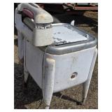 Vintage Electric Wringer Washing Machine