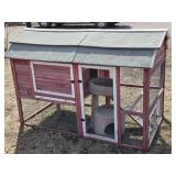Wooden Chicken Coop with Wire Mesh Panels