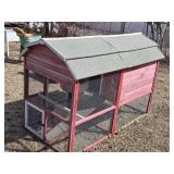 Wooden Chicken Coop with Wire Mesh Panels