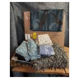 Brand New Garvee Gold Circle 24-Inch HD Round Bathroom Mirror with Assorted Linens and Rugs