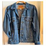Levi’s Denim Relaxed Trucker Jacket / Levi’s Large Denim Trucker Jacket