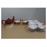 Vintage Chicken Themed Tea Pot & 8 Tea Cups
