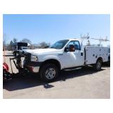 2006 Ford F350  XL 4WD Super Duty Utility Truck with Western Plow