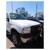 2006 Ford F350  XL 4WD Super Duty Utility Truck with Western Plow