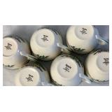 Vintage Spode Christmas Tree 6 Saucers and Teacups, 14 oz Mugs and 4 Tom & Jerry Mugs S 3324-A1