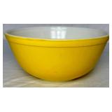 Set of 4 Vintage Pyrex Bowls and Round Casserole Dish with Lid