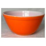 Set of 4 Vintage Pyrex Bowls and Round Casserole Dish with Lid