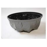 Large Nonstick Fluted Bundt Cake Pan
