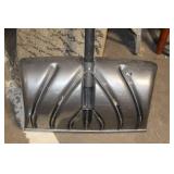 Durable Aluminum Snow Shovel with Ergonomic Handle