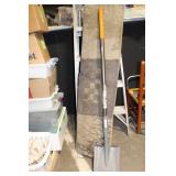 Fiskars Pro Digging Shovel with Ergonomic Handle