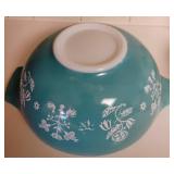 443 2 1/2 quart Needlepoint Cinderella Pyrex