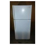 Whirlpool 115V Refrigerator with upper Freezer.