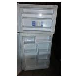 Whirlpool 115V Refrigerator with upper Freezer.