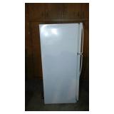 Whirlpool 115V Refrigerator with upper Freezer.