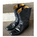 Black Boots by Justin