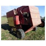 New Holland 853 Round Baler