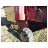 New Holland 853 Round Baler